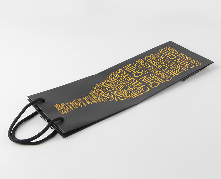 皮具禮品袋定做的質(zhì)量，其實(shí)能由“啞巴”傳遞出來(lái)